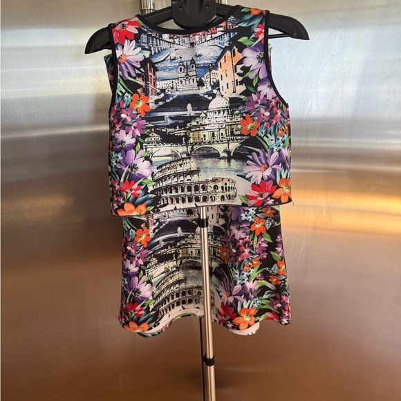 Elegant Cityscape Floral Skirt Set - Picture 4 of 11